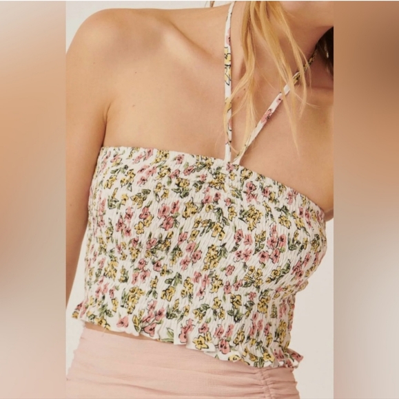 🌼 $48 NWT Promesa Smocked Floral Top - Picture 2 of 2